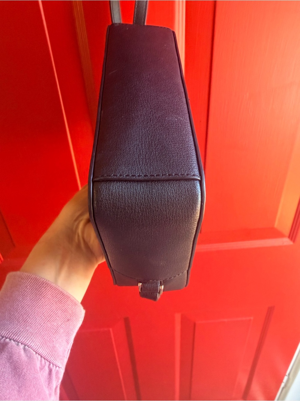 kate spade black leather crossbody camera bag with gold logo - Picture 5 of 9